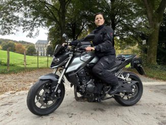Stadler Motorradkombi im test bei SHE is a RIDER