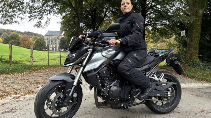 Stadler Motorradkombi im test bei SHE is a RIDER
