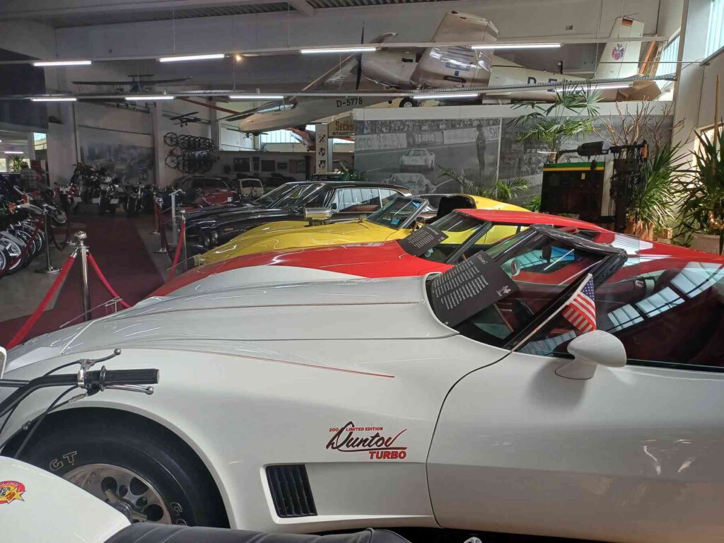 Autos, Flugzeuge und Motorräder