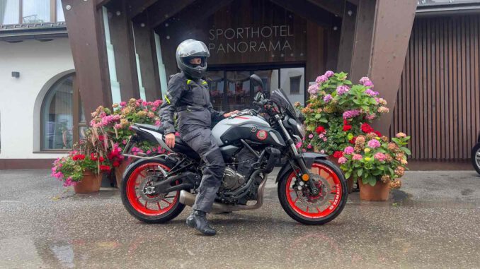 Held Longborg Motorradkombi im Test auf SHE is a RIDER