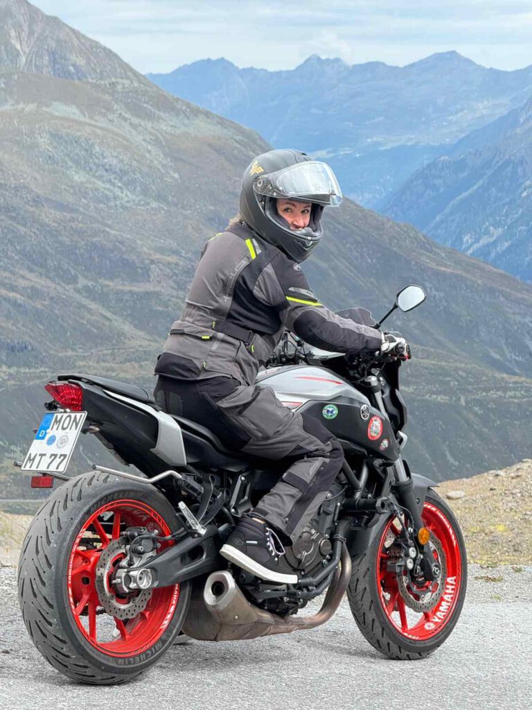 Held Motorradkombi Longborg auf Yamaha MT07 in Südtirol