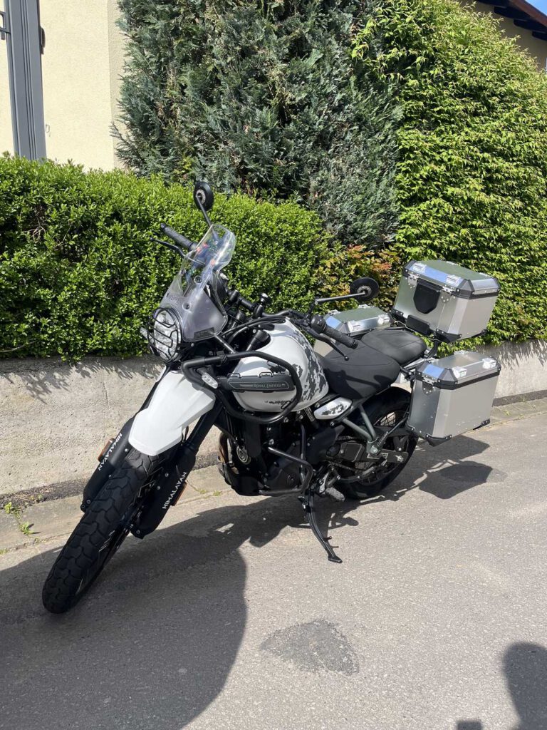 Himalayan mit Alu-Seitenkoffern und Topcase