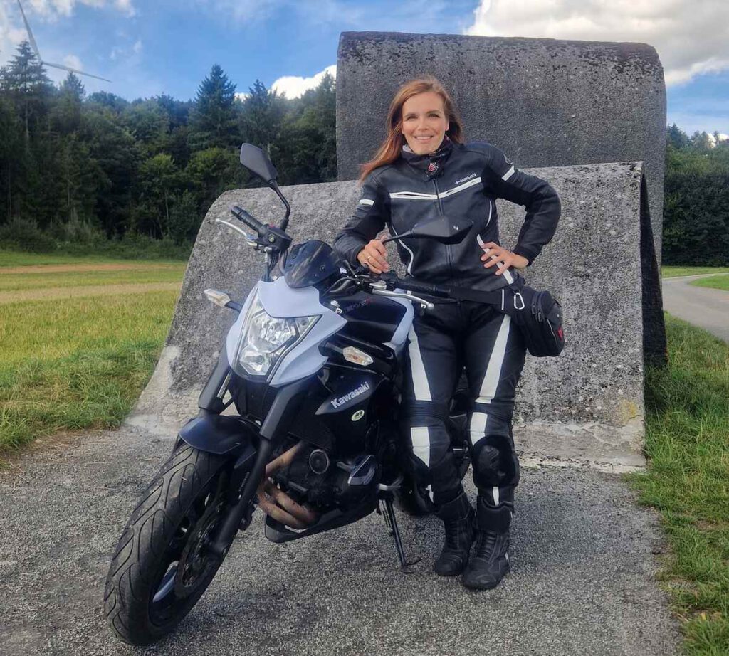 Magdalena an Kawasaki ER6N