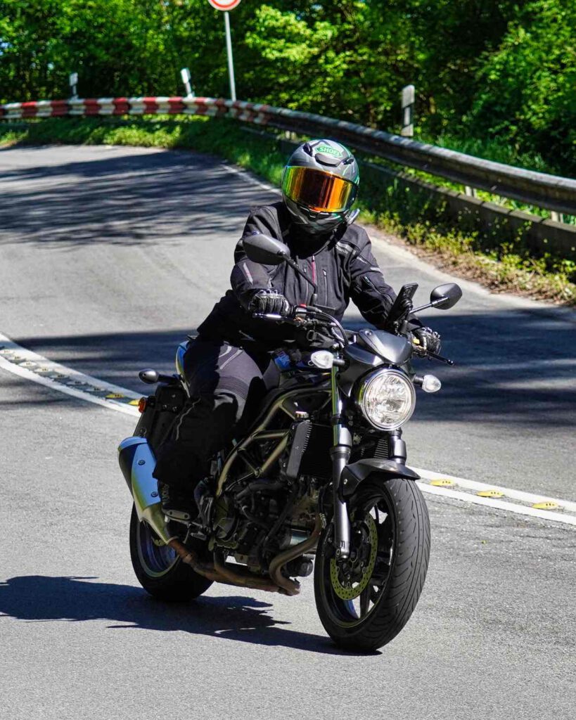 Mit dem Modeka Takuya Lady Motorradkombi auf Motorradtour.