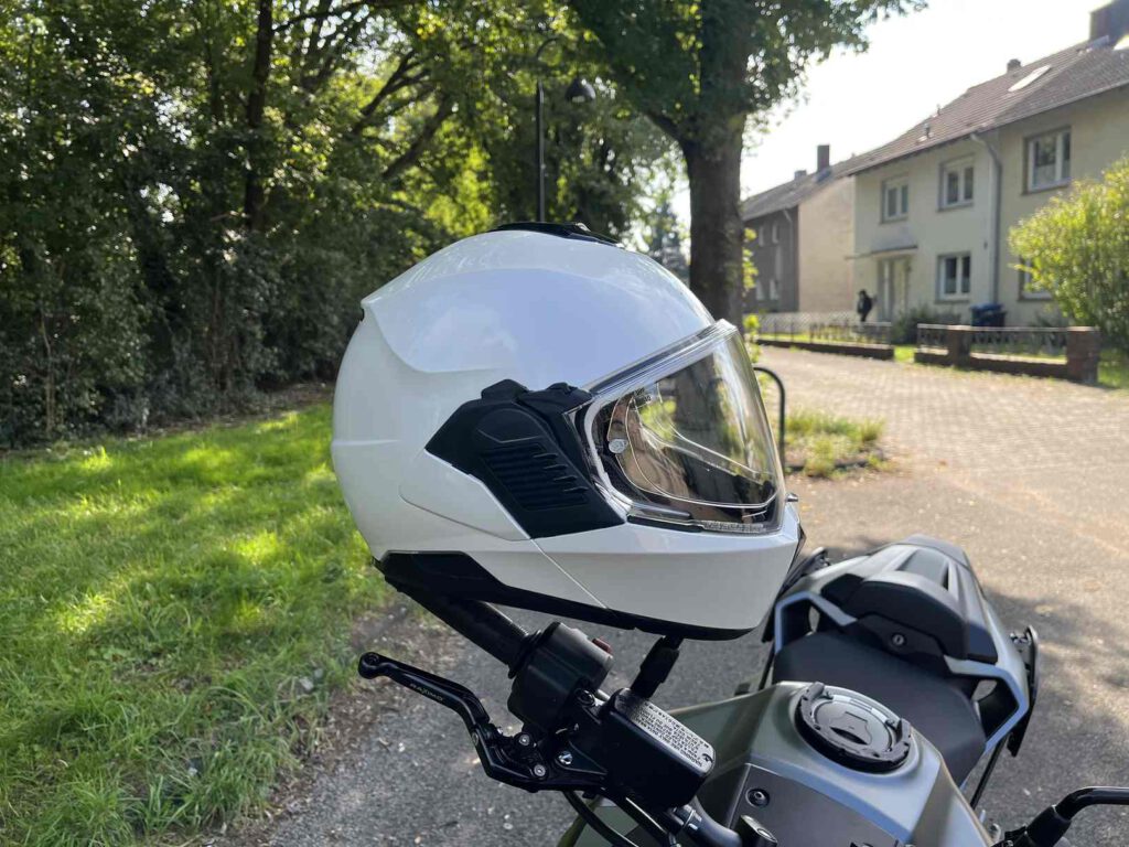 Nolan Klapphelm in weiss