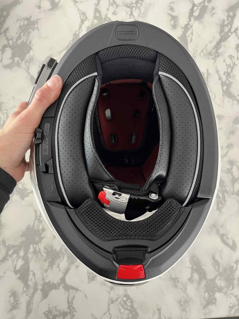 Viele Features am Nolan Helm auf einen Blick.