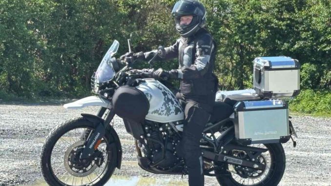 Royal Enfield Himalayan 450 mit Alukoffern und Topcase