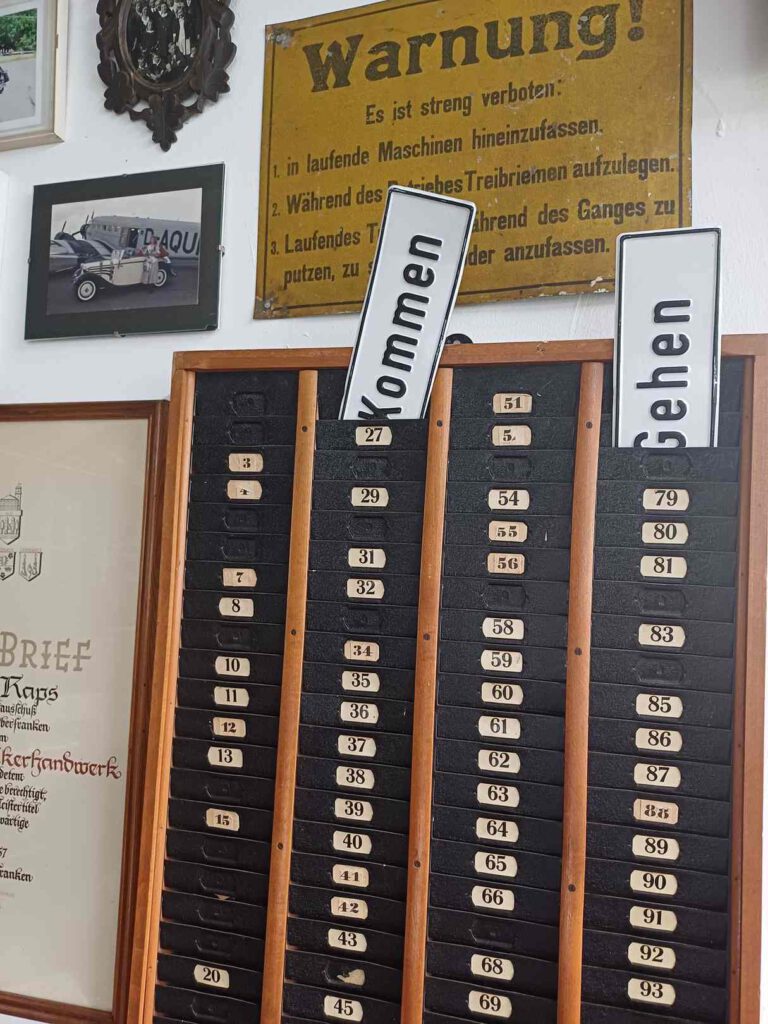 Zeiterfassung im Deutschen Fahrzeugmuseum Fichtelberg.