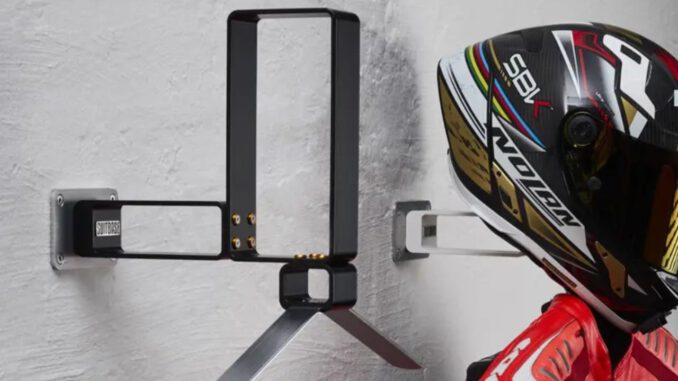 Suitbase Pro setzt deine Motorradausrüstung stylisch in Szene, braucht aber Platz zum wirken.