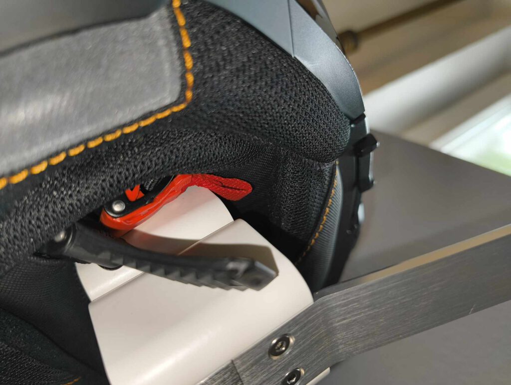 Helmverschluss auf Suitbase.