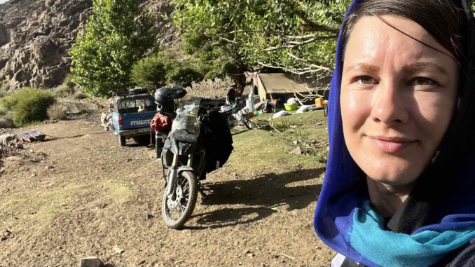 Claudia ist mit ihrer BMW als MissRIdeALot unterwegs in der Welt