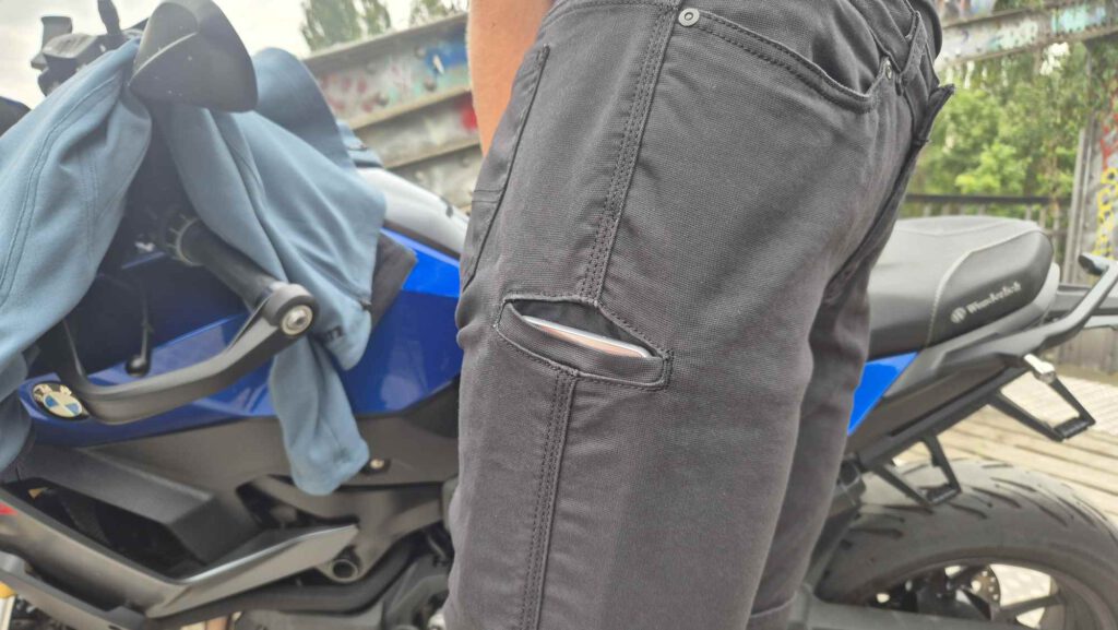 Beintasche fürs Smartphone ohne Verschluss