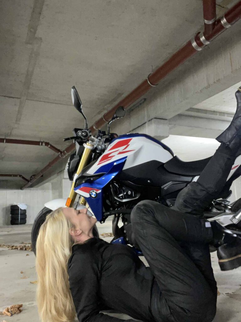 PandoMoto Motorradjeans Lorica Black A gibt viel Bewegungsfreiheit.