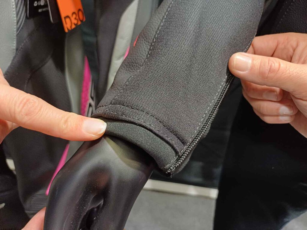 Viele praktische Designs an der RST S-1 Lederjacke.