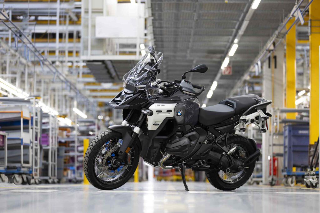 BMW Werk Berlin mit dem Bike Nummer 4Mio.