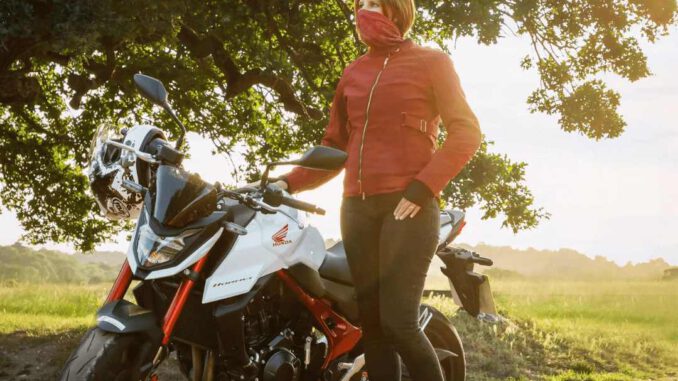 Damen-Motorradjacke Vega Schutzklasse AA und komplett mit allen Protektoren Level 2