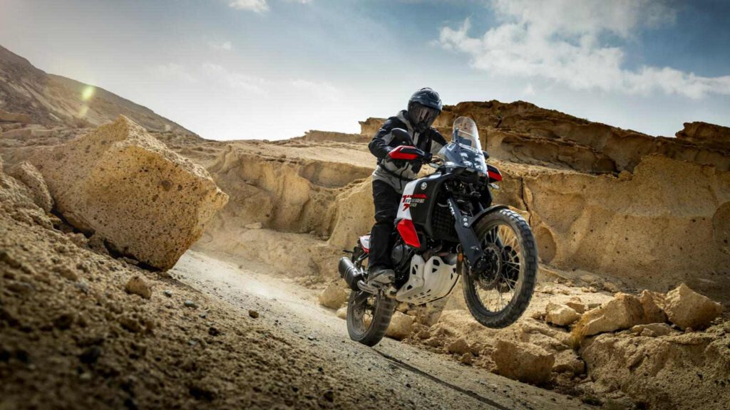 Wheelie mit der Ténéré 700 World Raid 2026