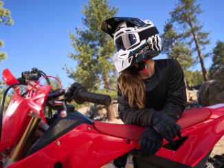 Cardo Offroad Helm Venture mit Mesh Intercom. Weltweite Premiere