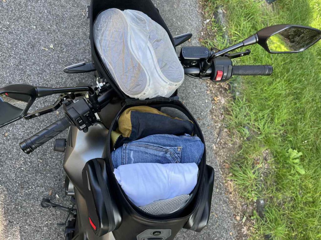 Mit dem SW-Motech Tankrucksack City auf Motorradtour
