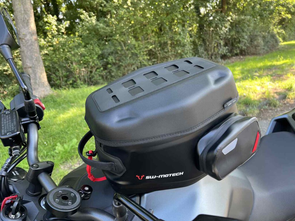 SW-Motech Tankrucksack City WP - So sehen neun Liter Volumen aus