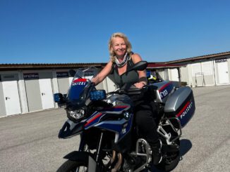 Dani kann alles fahren, auch die Polizei BMW