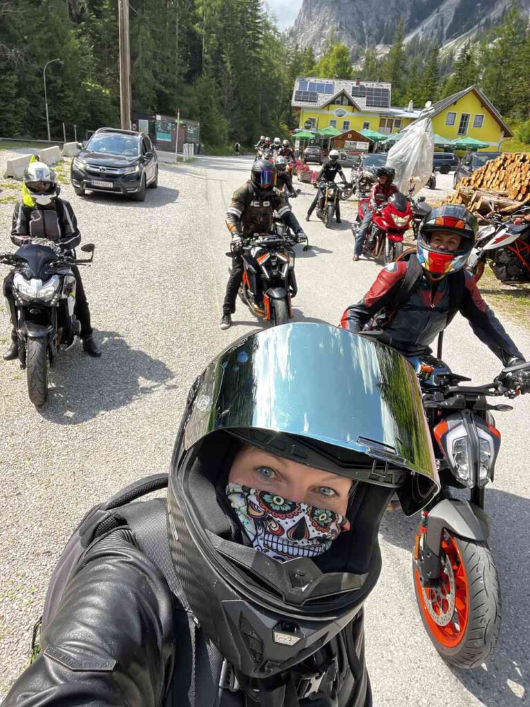 Danis BikerGirlsClub auf Motorradtour