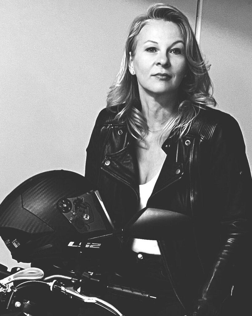 Dani bietet Events und Workshops für Motorradfahrerinnen in Österreich an. Das ist der BikerGirlsClub