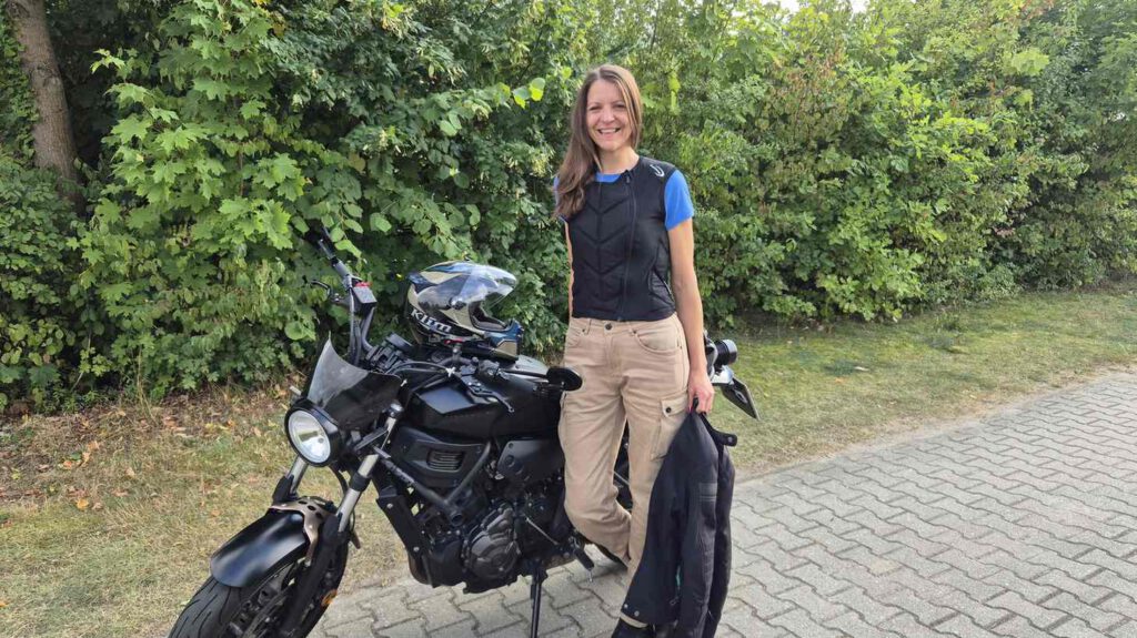 Kühlweste von ecooline im Test bei SHE is a RIDER