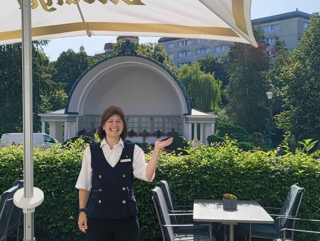 Die gute Fee des Frühstücks: Frau Hochgrebe-Koch