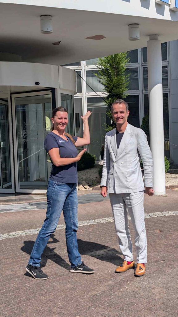 Hoteldirektor Herr Gräber im Gespräch mit SHE is aRIDER