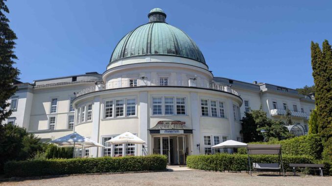 Die Kuppel vom Maritim Hotel in Bad Wildungen
