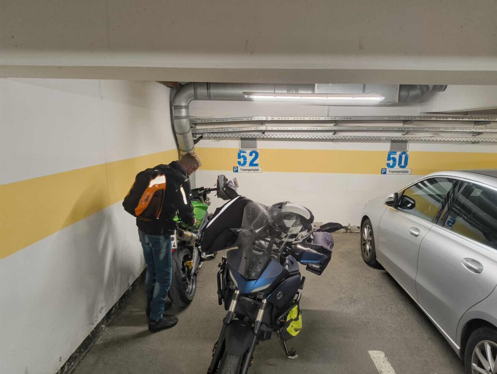 Maritim Hotel Bad Wildungen Tiefgarage für die Motorräder