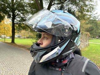 Shoei Klapphelm Neotec 3 im Test bei SHE is a RIDER mit Lou