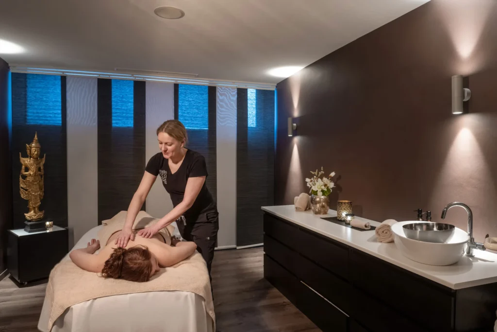Entspannende Massage im Spa im Maritim in Bad Wildungen
