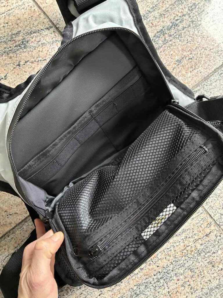 Innenaufteilung der Brusttasche