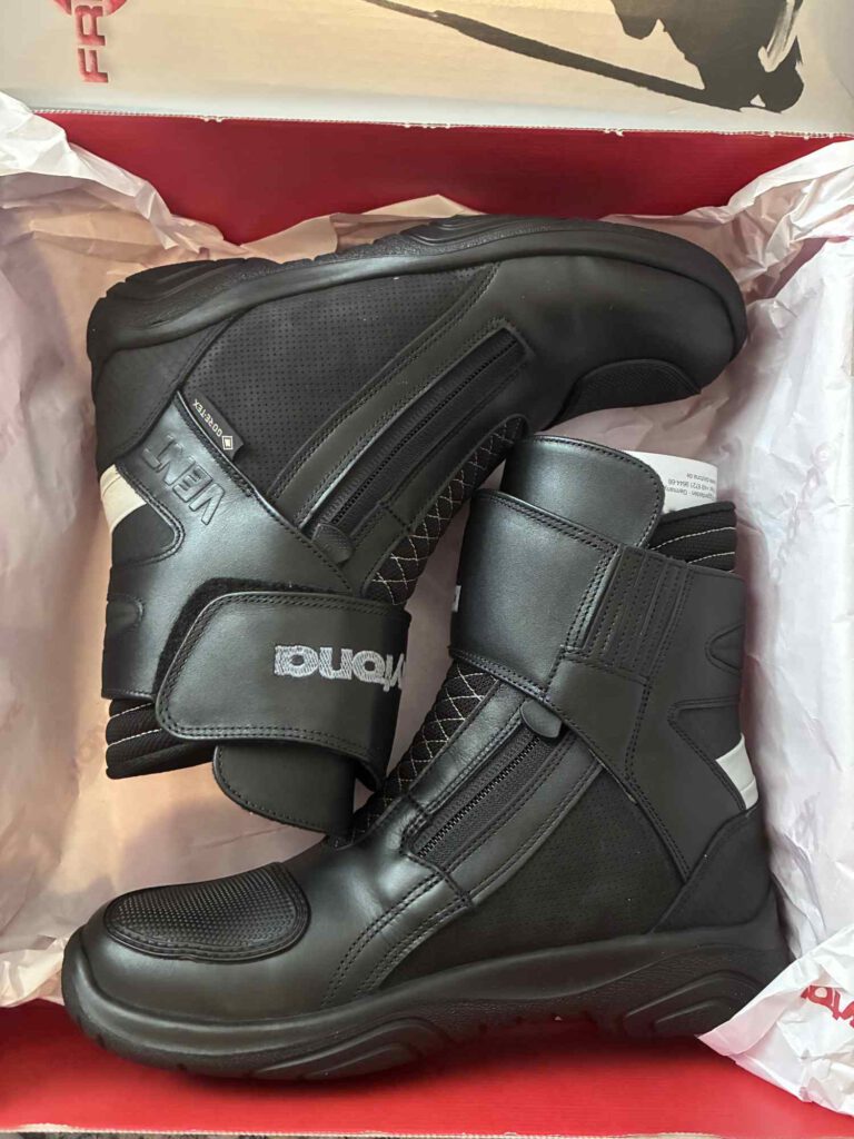 Daytona Motorradstiefel Test auf SHE is a RIDER