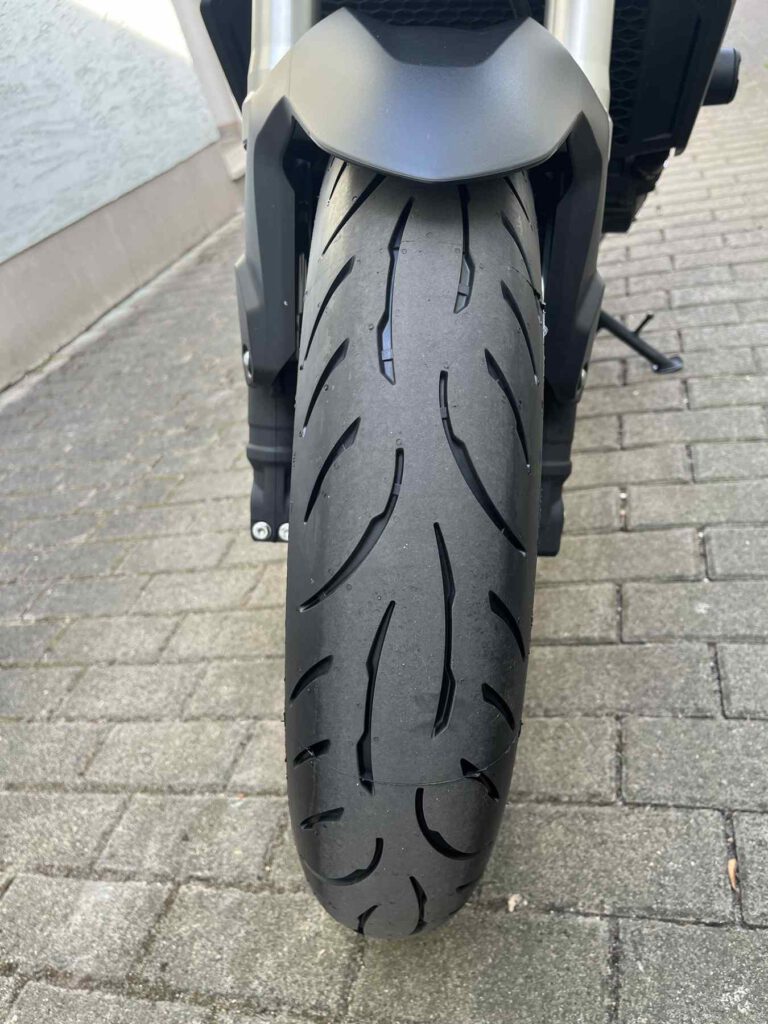 Metzeler Roadtec 02 Vorderrad