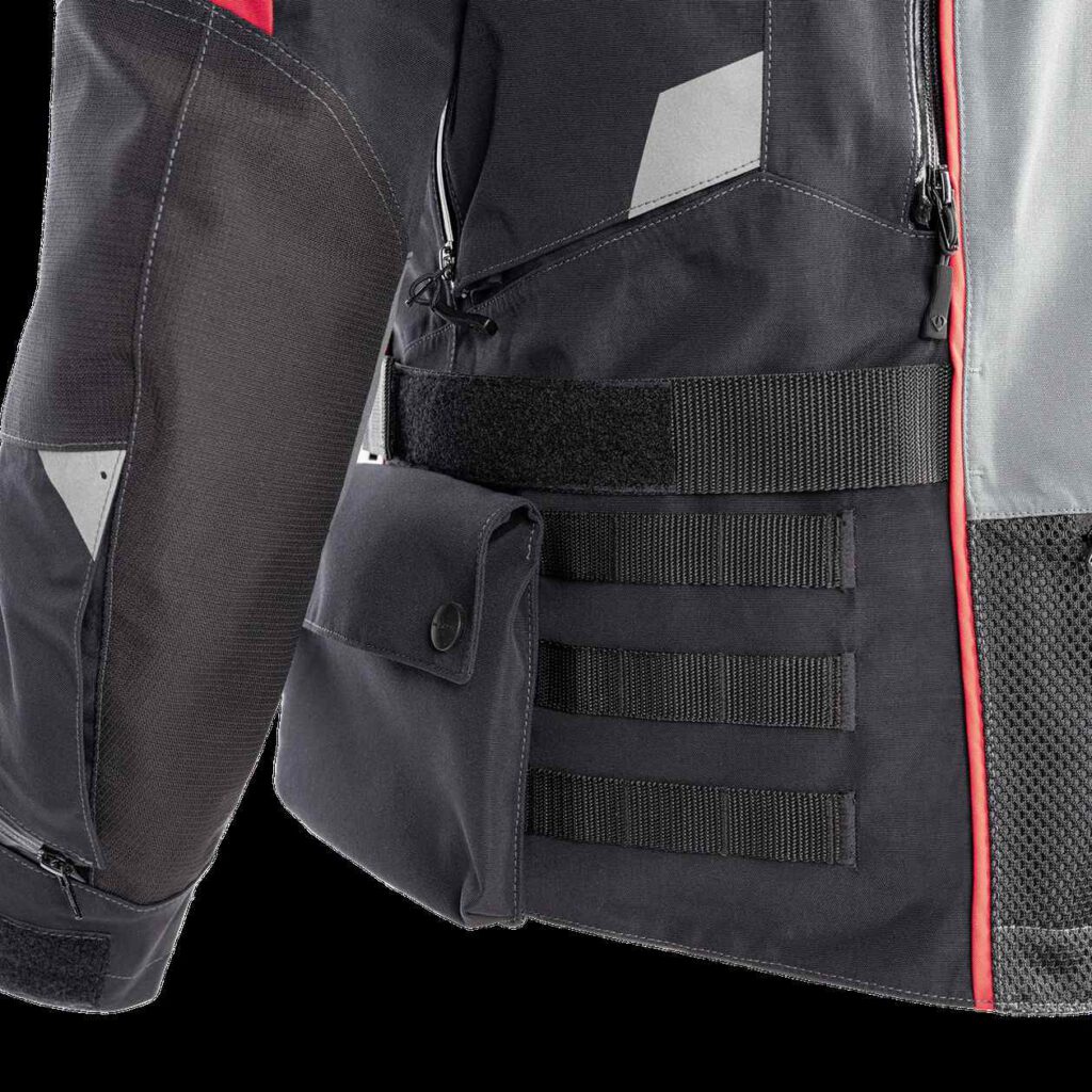 Molle an der Motorradjacke