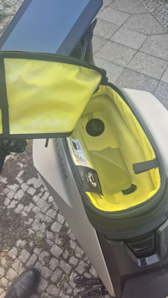 Wassereinbruch im Tankrucksack